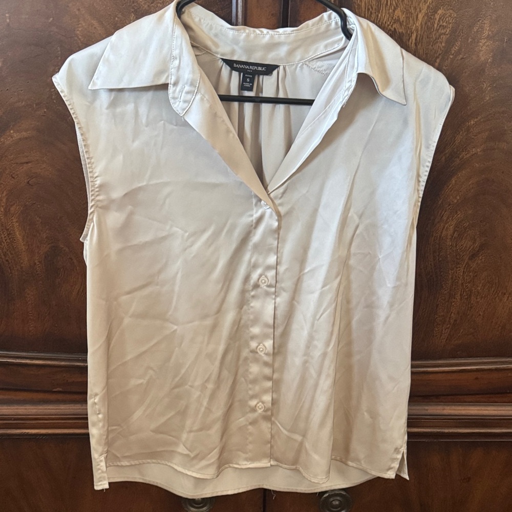 Banana Republic Light Beige Sleeveless Blouse